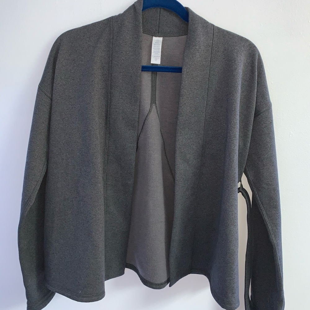 ivivva sweater size 14